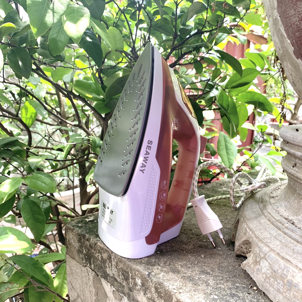 Bàn Là hơi nước máy ủi Seaway SW - 105 công xuất 1400W ( Bảo Hành 12T )