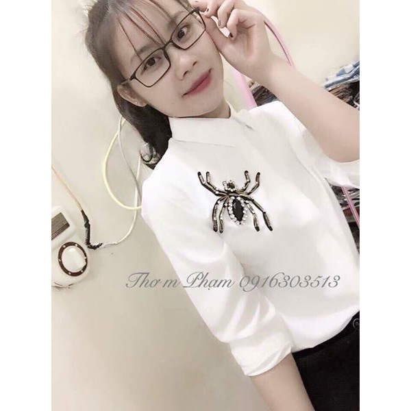 Áo sơ mi trắng đính hình nhện