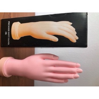 Bàn tay giả làm nails