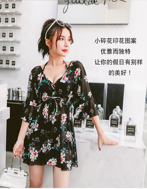 Bikini áo tắm cao cấp, đồ bơi nữ 3 mảnh, với áo choàng dáng váy đi biển hoạ tiết hoa | BigBuy360 - bigbuy360.vn