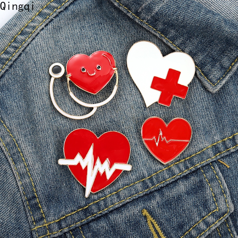 Ghim cài áo Miss Zoe hình ống nghe bác sĩ/ nhịp tim độc đáo