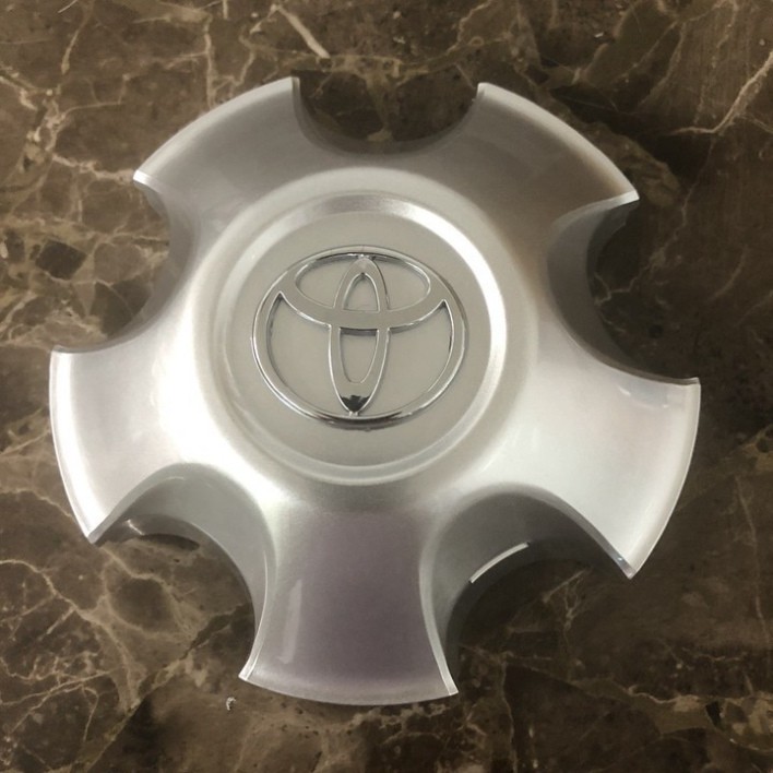 Sản Phẩm Logo chụp mâm, ốp lazang bánh xe sau ô tô Toyota Land Cruiser (đời xe 2003, 2003, 2004, 2005) .