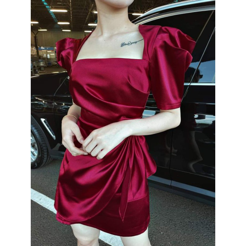 Đầm dự tiệc trắng đỏ bèo hông Celon Dress | BigBuy360 - bigbuy360.vn