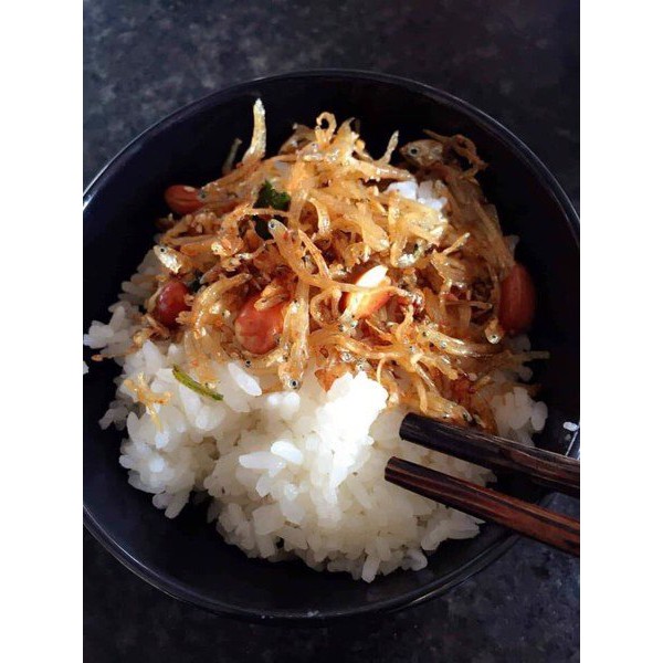 Hàng nhà làm - 500gr cá cơm khô nhà làm, an toàn, sạch sẽ, không hóa chất, phẩm màu- có video sản phẩm | BigBuy360 - bigbuy360.vn