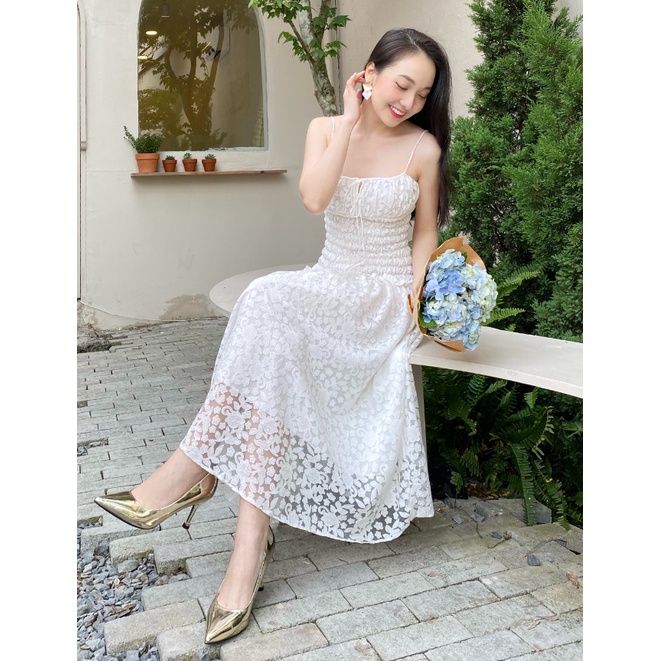 KIOBI - Đầm Moonlight form midi 2 dây ôm ngực, hạ eo nhún smocking, tùng xòe, vải tơ dẻo dệt hoa trắng - KID2112279HT