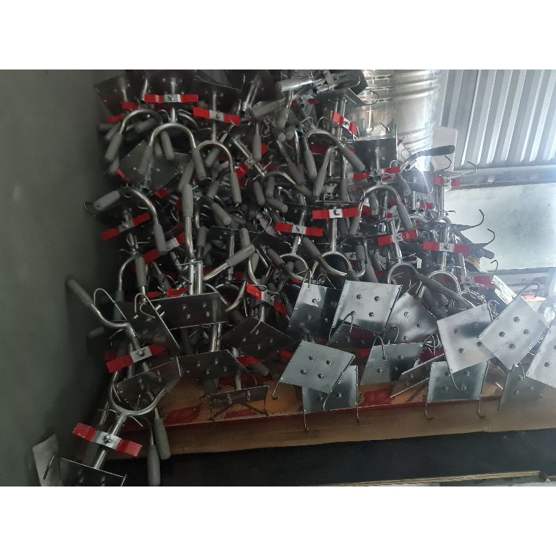 Giá Thiến Heo Bằng Thép Không Gỉ Cho Lợn - Sử Dụng Dễ Dàng, Gọn Nhẹ, Tiết Kiệm Chi Phí Cho Người Chăn Nuôi