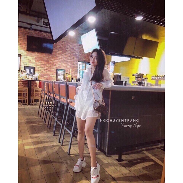 Set áo sơmi voan dáng dài kết hợp quần kaki trắng trơn có ảnh thật