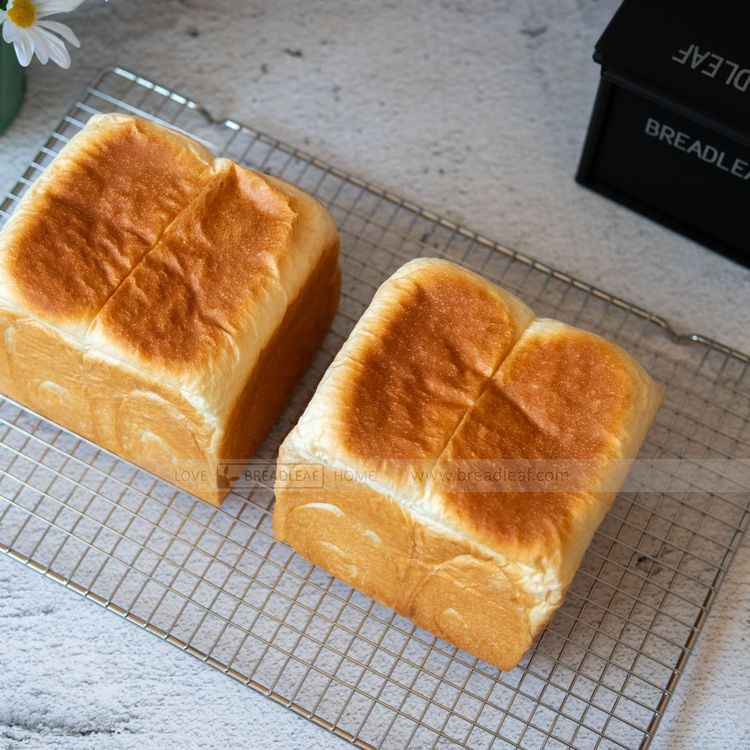 Khuôn Bánh Mì Gối Vuông Breadleaf 450gr (Tặng Kèm 1 Nắp)