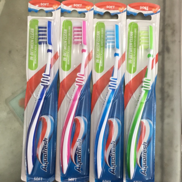 Bàn chải đánh răng mềm Aquafresh In Between Clean Soft