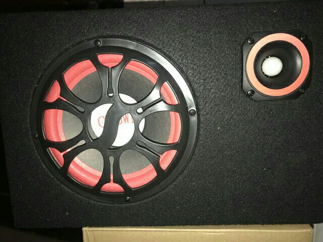 Loa Crown Vuông 8 tích hợp Bluetooth.