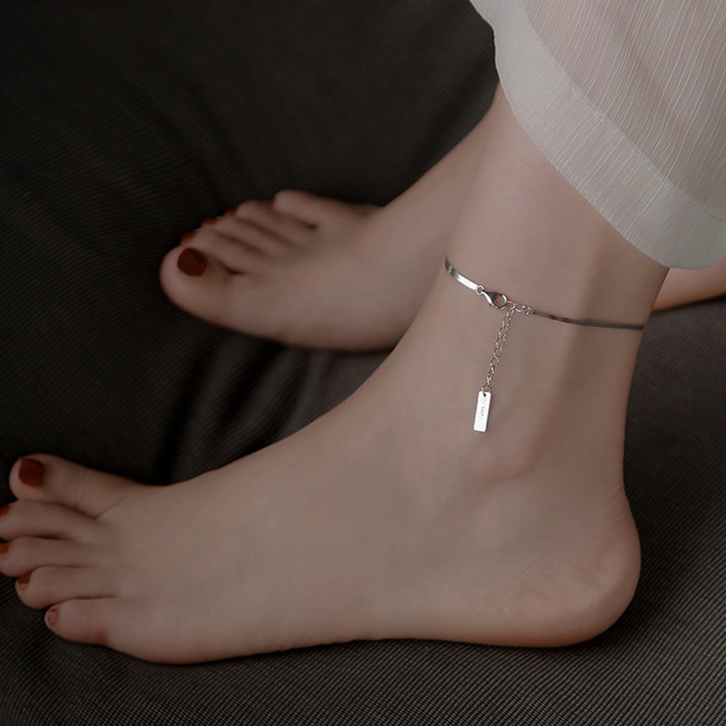 Lắc Chân Bằng Thép Titan Mặt Vuông Thương Hiệu Thời Trang Đơn Giản