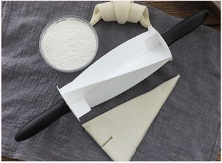 Dụng cụ làm bánh sừng bò