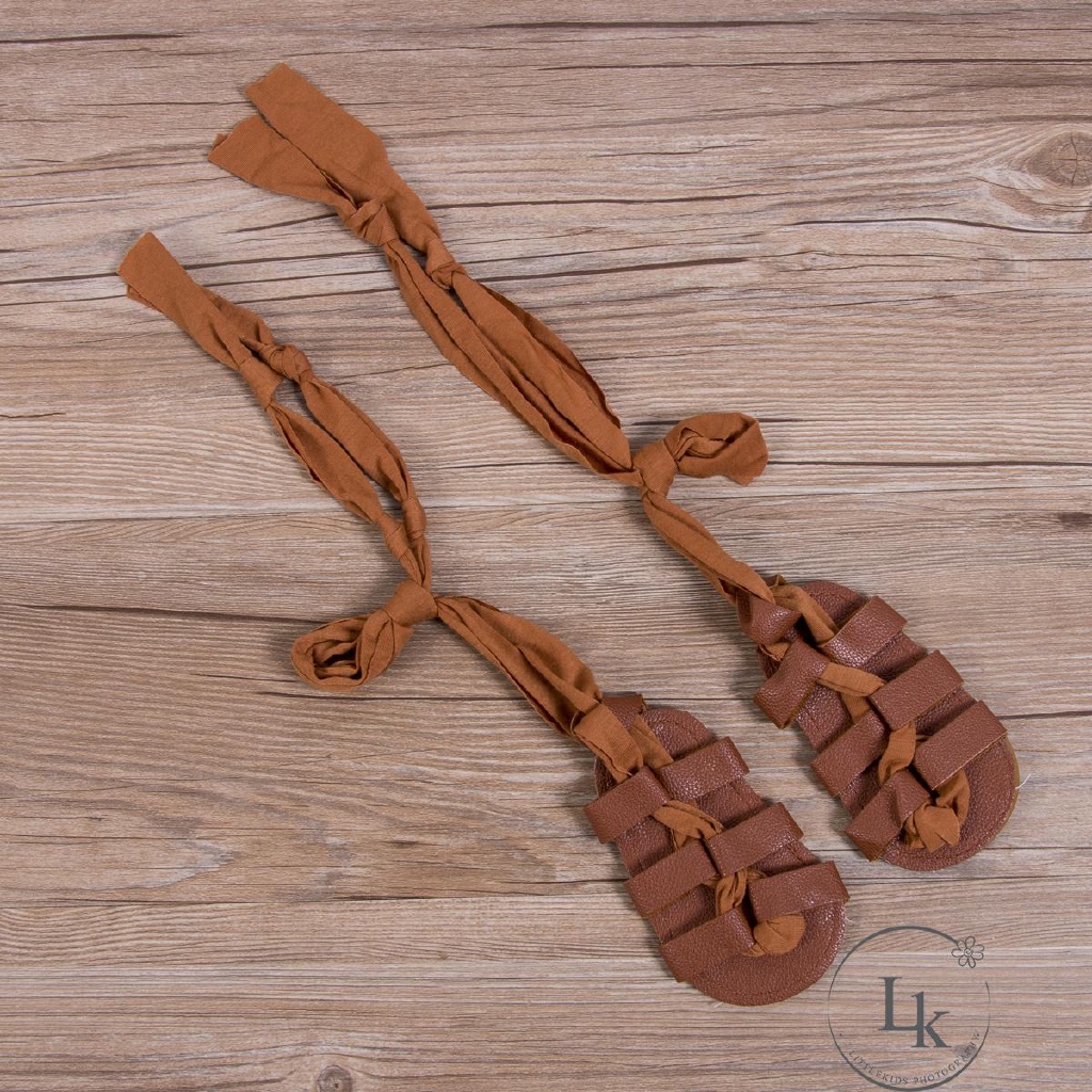 Giày sandal cột dây dễ thương và thời trang cho bé gái