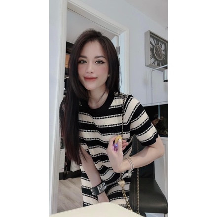 Váy len kẻ khuy vai