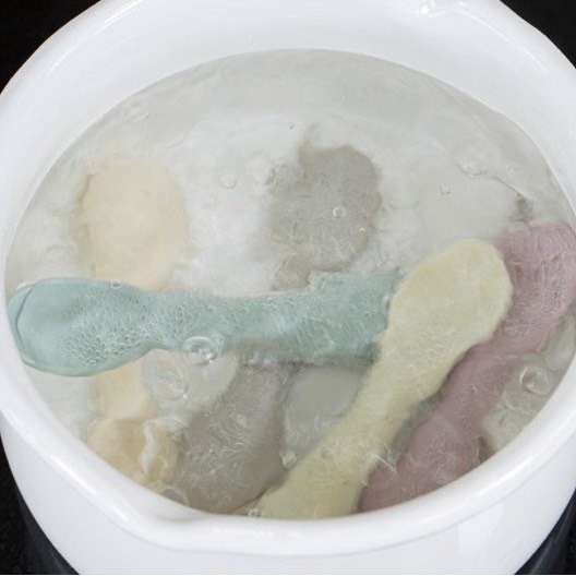 Thìa ăn dặm silicon Bobby Doll cho bé