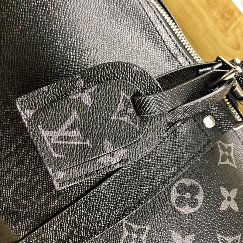túi xách đeo chéo nam đựng hành lý họa tiết monogram LV