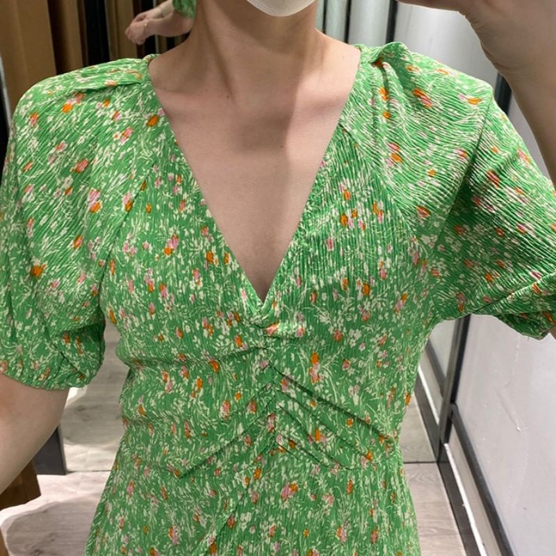 Váy ngắn hoa nhí xanh lục MNG