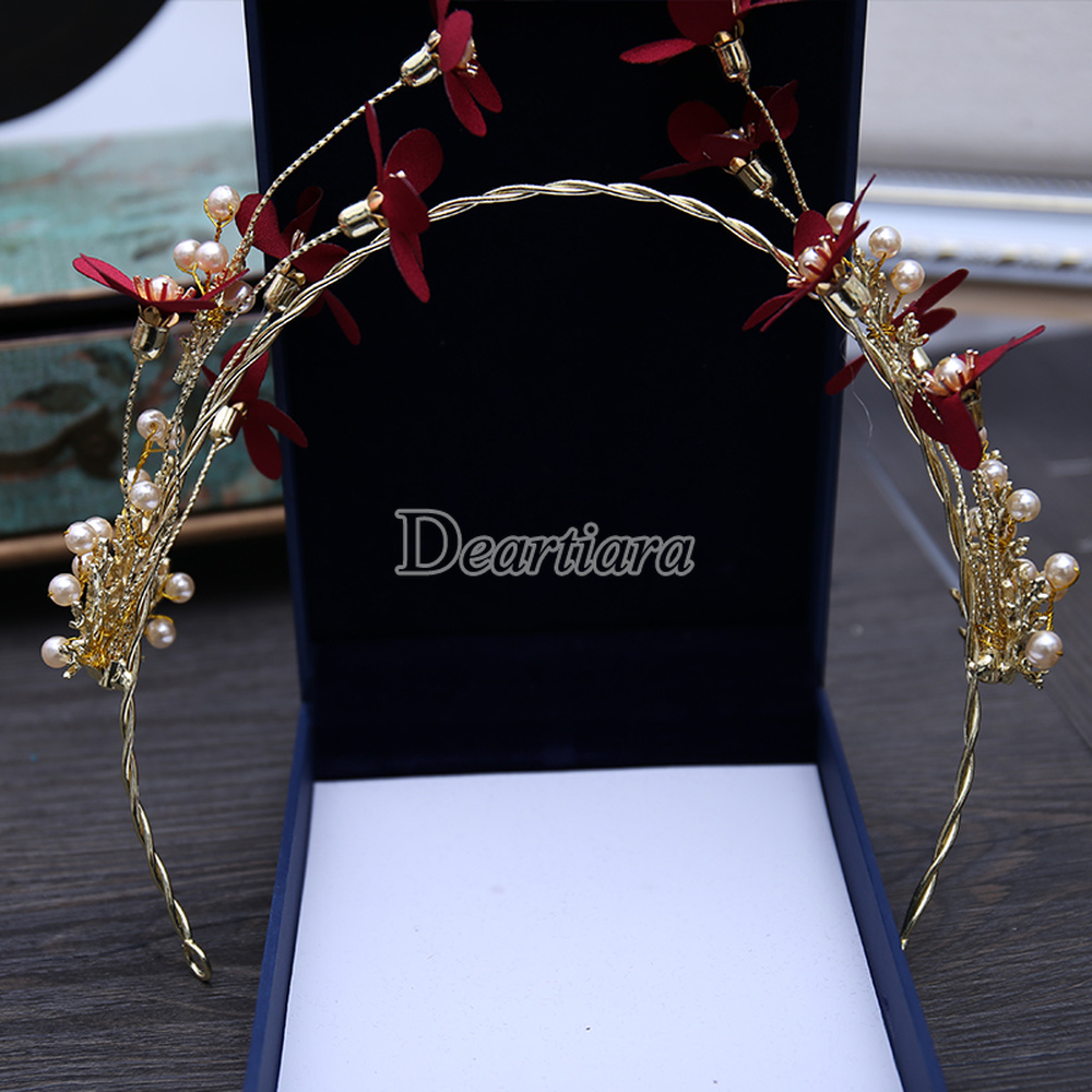 Băng đô phối hoa đỏ sang trọng dành cho cô dâu