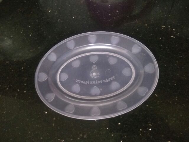 Đĩa nhựa bầu dục oval màu trắng trong đựng cá, hoa quả lễ