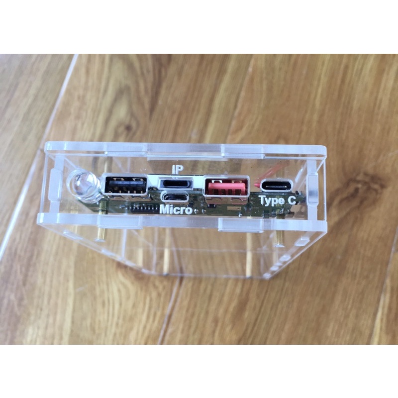 Box mica sạc dự phòng lò xo 8 cell qc3.0