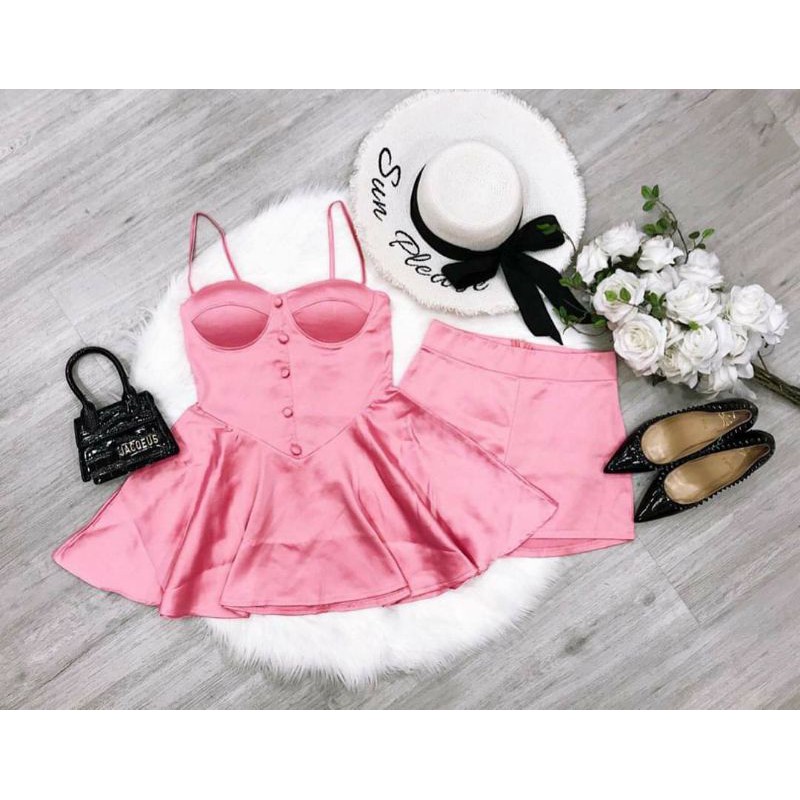 Đầm cúp hở ngực xòe sexy