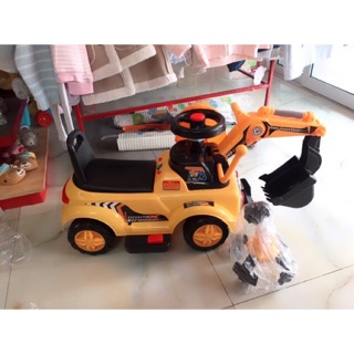 Xe cẩu điện cho bé