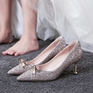 Giày cao gót đính nơ xinh xắn cho cô dâu