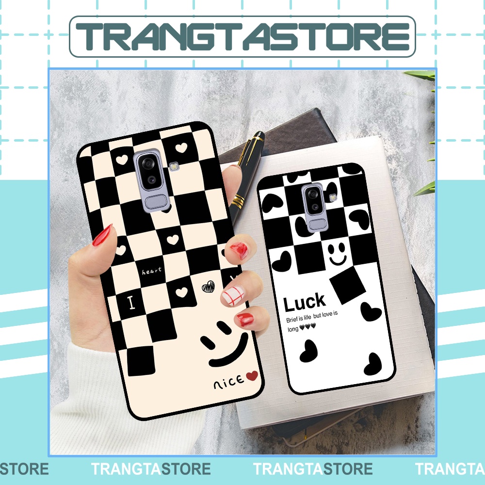 Ốp lưng Samsung J8 in hình sọc caro, họa tiết đen trắng dễ thương