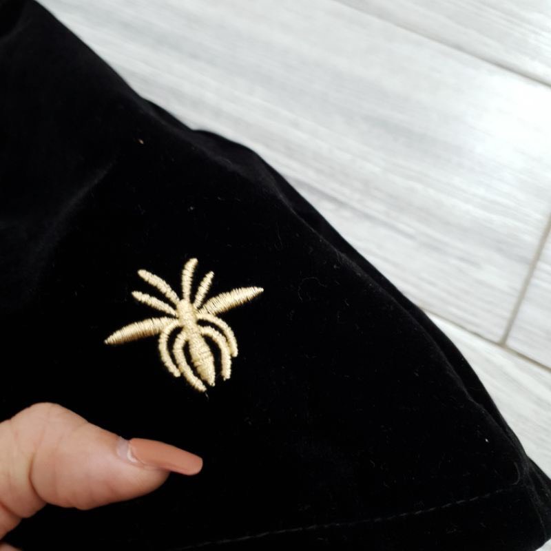 Bán sỉ chân váy nhung thêu con ong có quần lót trong