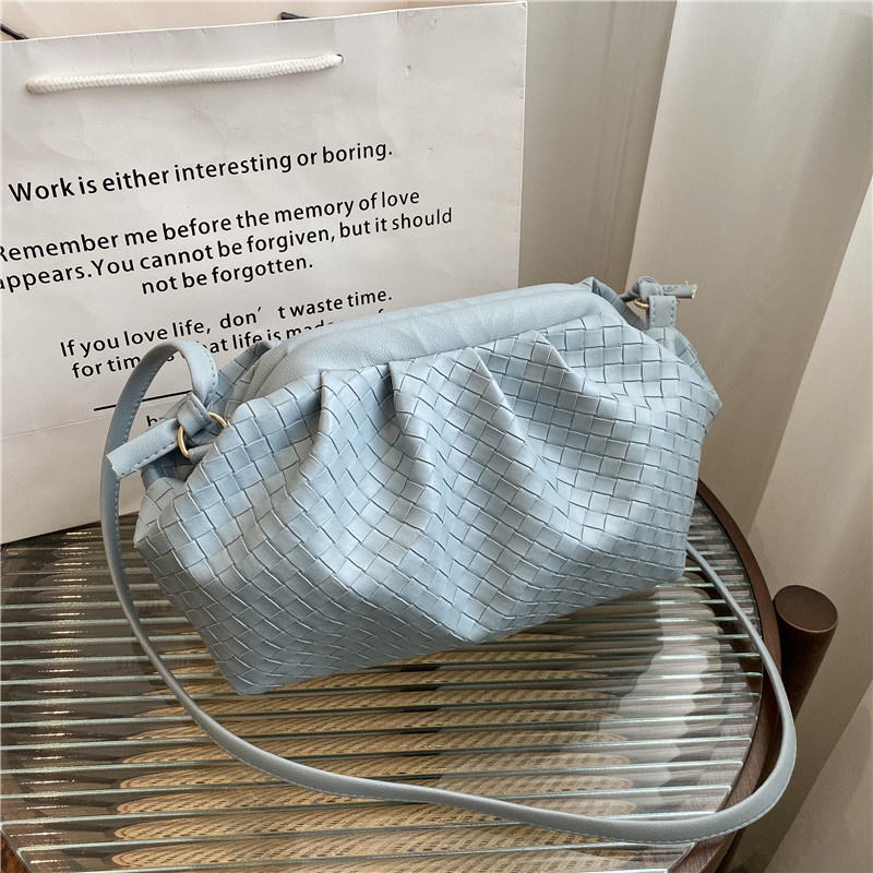 Túi Đeo Vai Hình Đám Mây Xếp Ly Màu Trơn Thời Trang 2022 Cho Nữ