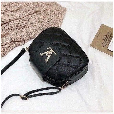 TÚI ĐEO CHÉO MÀU ĐEN VỚI 3 NGĂN KHOÁ TIỆN LỢI