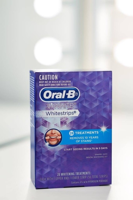 Miếng dán trắng răng Oral B 3D White Whitening Strips