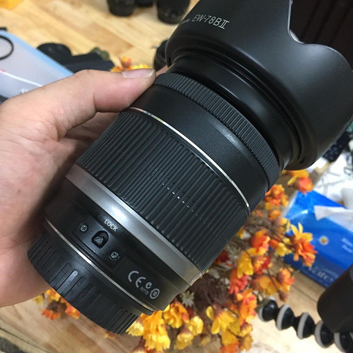 Ống kính Canon EF-S 18-200 is Ống kính dải rộng cho máy Crop Canon