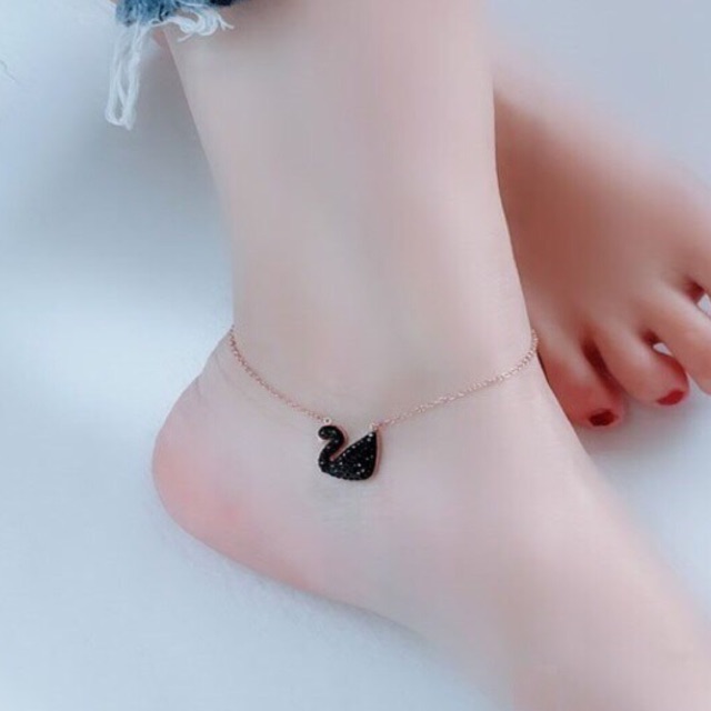 Lắc chân titan thiên nga