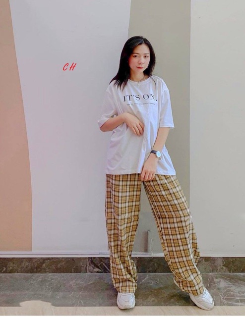 Áo It’t one + quần kẻ vàng CH12