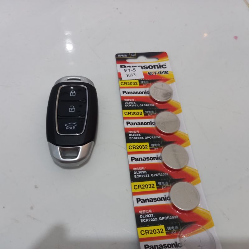 Thay pin dùng cho chì khóa smartkey xe máy xe ô tô