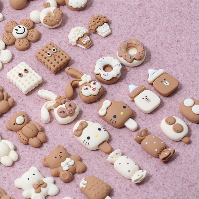 Charm kem que bánh ngọt oreo màu chocolate trắng và nâu trang trí kẹp tóc, bình nước, dán Jibbitz, vỏ ốp điện thoại, DIY
