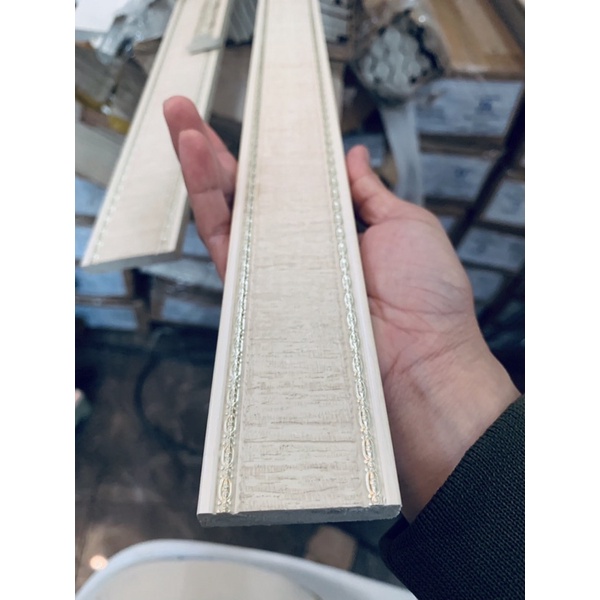 Phào chỉ trang trí bảng dẹp 4,5cm dài 2,44m , giá bán theo cây 140k/cay