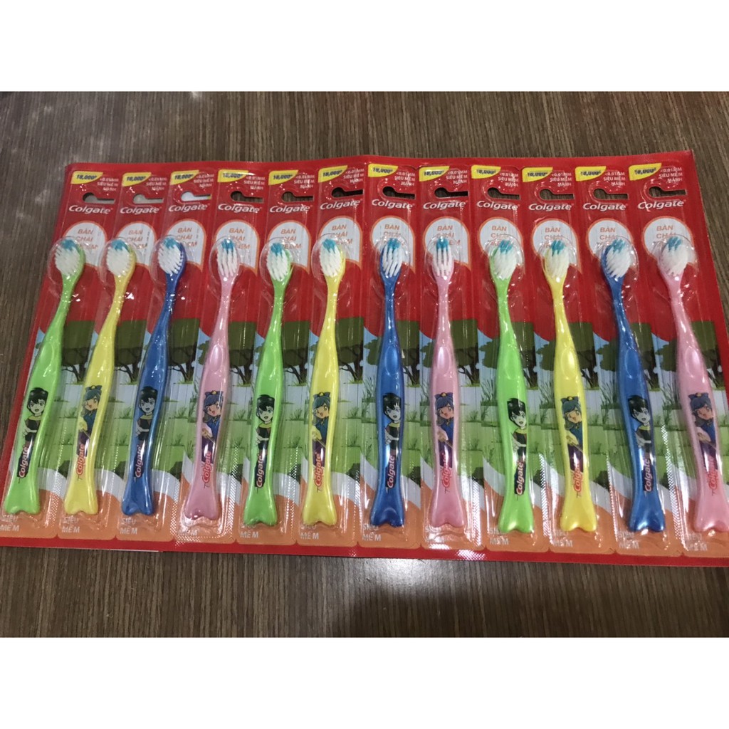 2 CÂY BÀN CHẢI TRẺ EM COLGATE KID JUNGLE SIÊU MỀM