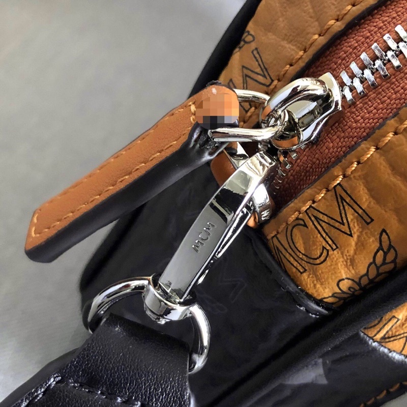 Túi đeo chéo nam da thật cao cấp thương hiệu MCM phối 3 màu