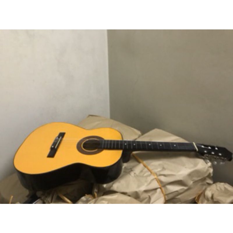 đàn guitar classic gỗ thông tặng bao đựng và hướng dẫn ,pick gảy