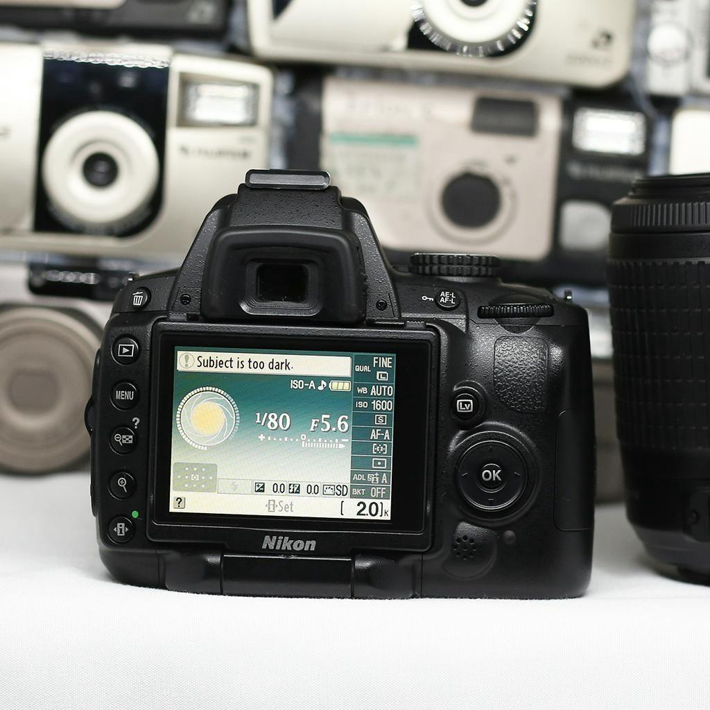 Máy ảnh NIKON D5000 kèm kit 18-55 + 55-200 G ED VR  có bảo hành