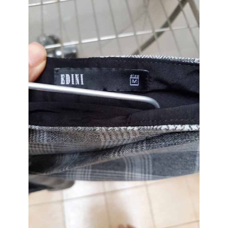 Chan vay Edini size M