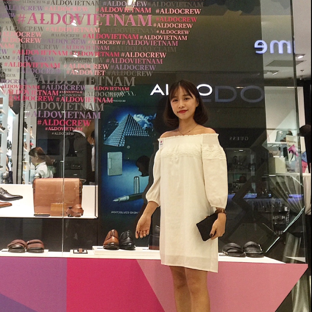 Đầm bẹt vai viền ren hoa Marc sz S