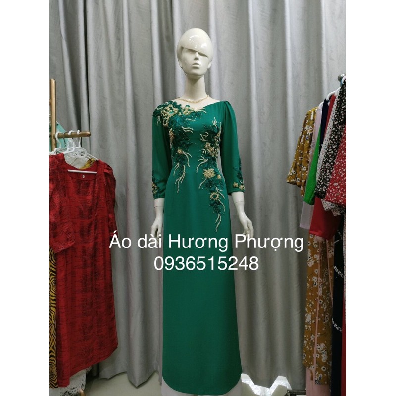 Áo dài trung niên màu xanh