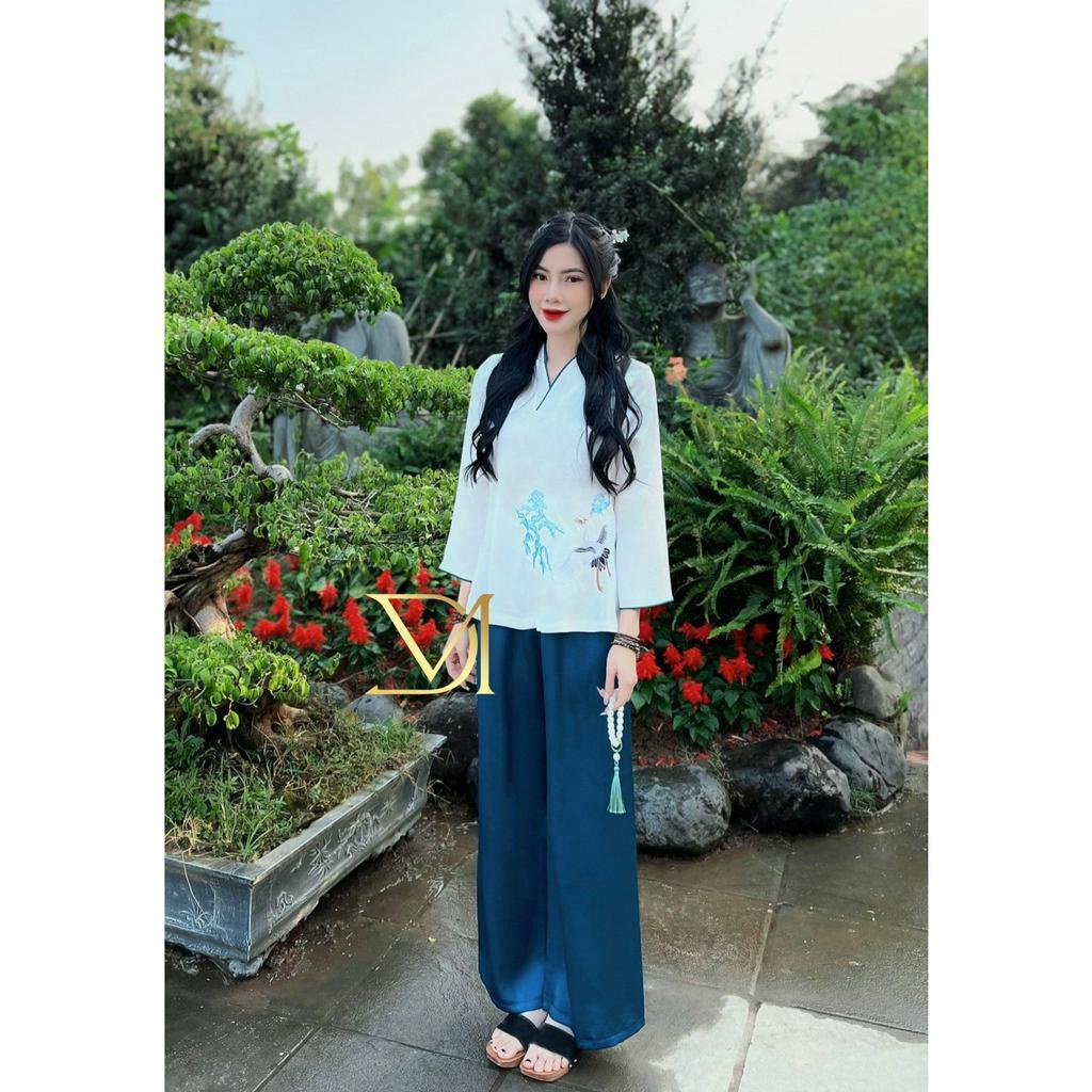 Bộ Đồ Lam Đi Chùa Lụa Thêu Hạc Vat Dưới, Bộ Phật Tử Pháp Phục Đi Chùa Tay Lửng Chất Lụa Gấm Cao Cấp Màu Nâu PT045