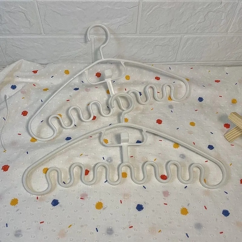 Móc Treo Quần Áo Dạng Gợn Sóng Chống Trượt Đa Năng