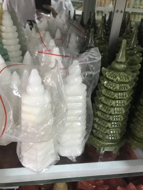 Tháp văn xương đá màu trắng phong thuỷ trưng bày có kiểm định