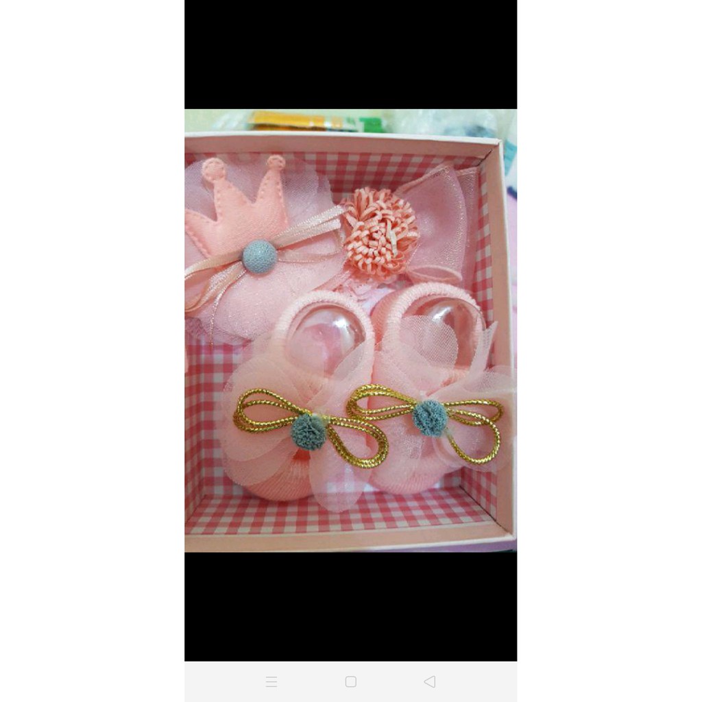 Hộp đôi tất hài nơ kèm 2 băng đô dễ thương cho bé điệu đà