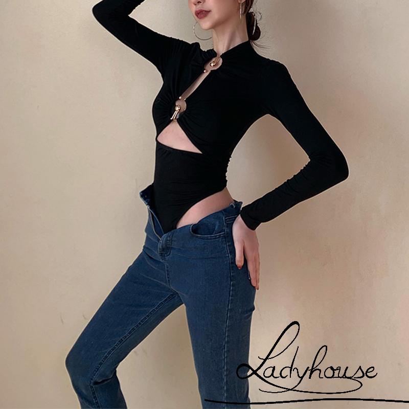 Bộ Áo Liền Quần Tay Dài Khoét Lỗ Màu Đen Kèm Vòng Kim Loại Thời Trang Xuân Thu Cho Nữ